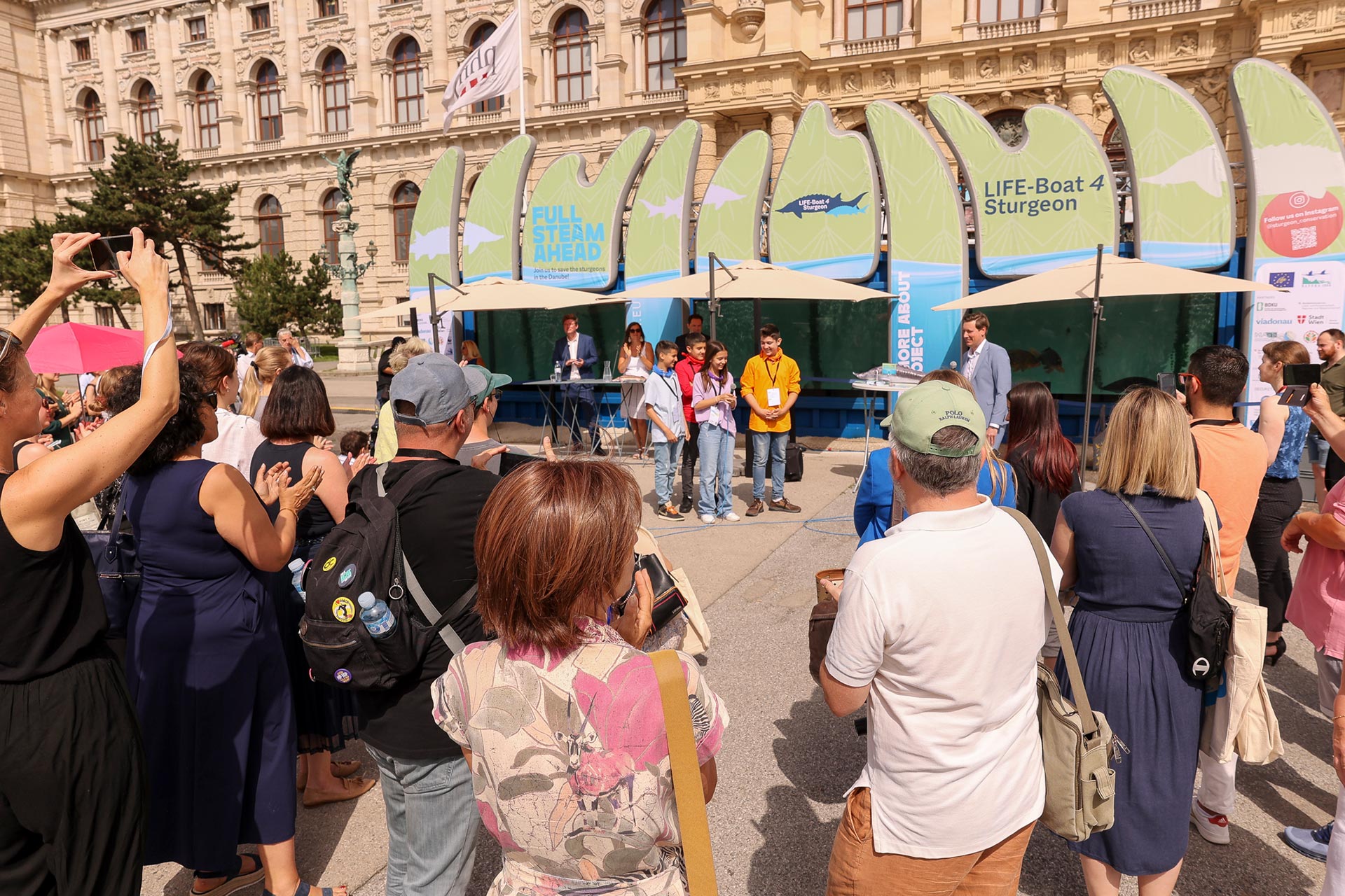 Mobiles Aquarium auf dem Wiener Rathausplatz